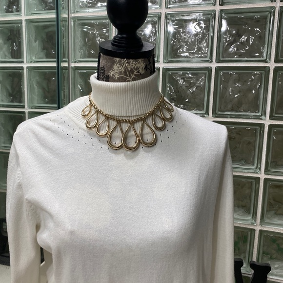 Necklaces - Picture 5 of 15